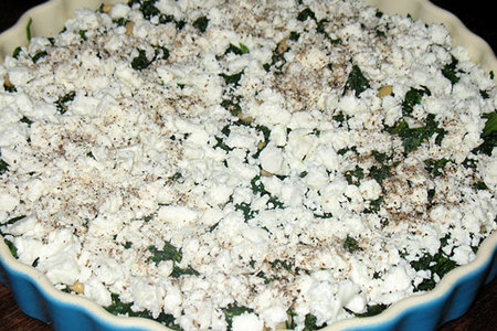 Шпинат,запечённый с кедровыми орешками и сыром фета: шаг 1