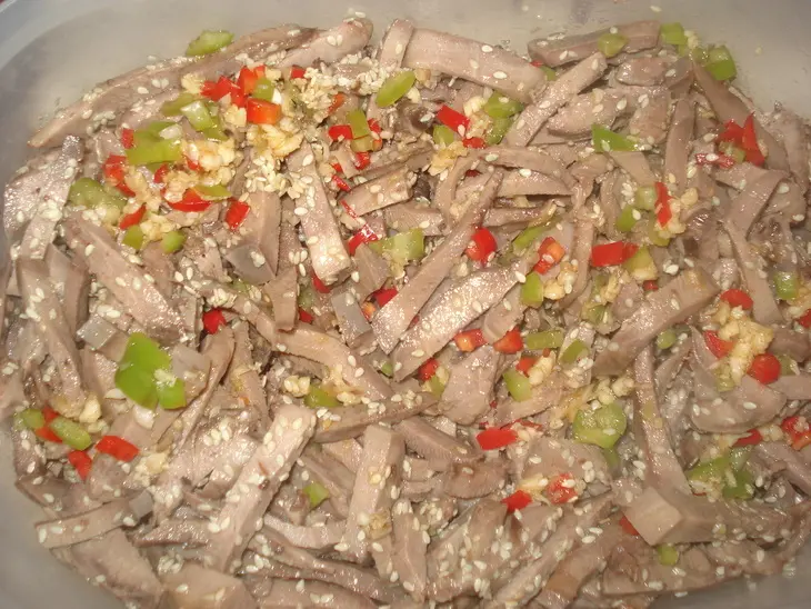 Язык маринованный с кунжутом: шаг 5