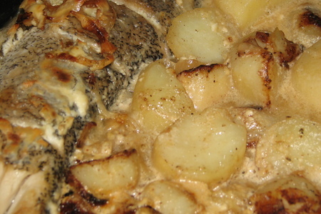 Щука под сметанным соусом с молодым картофелем: шаг 1