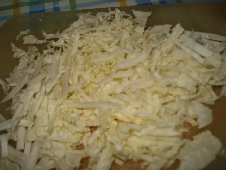 Салат "белый лебедь": шаг 2
