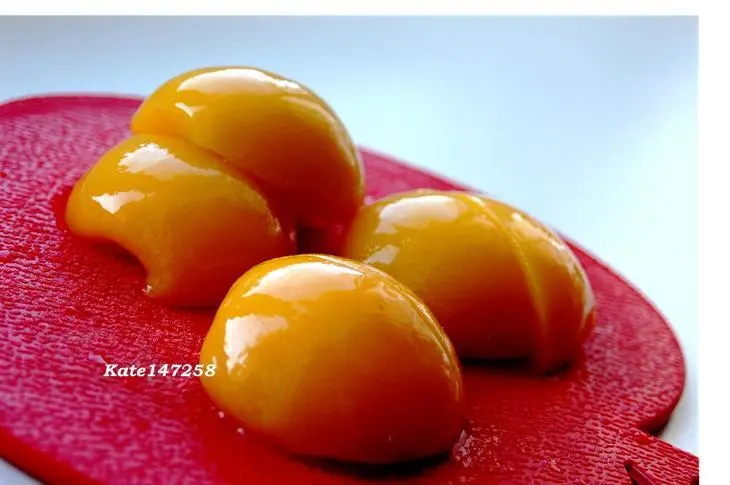 Шарлотка с персиками и киви: шаг 2