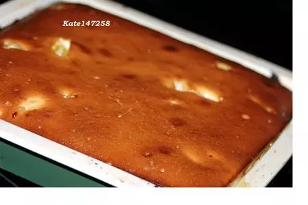 Шарлотка с персиками и киви: шаг 5