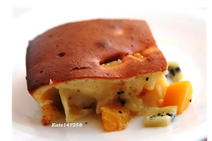 Шарлотка с персиками и киви: шаг 6