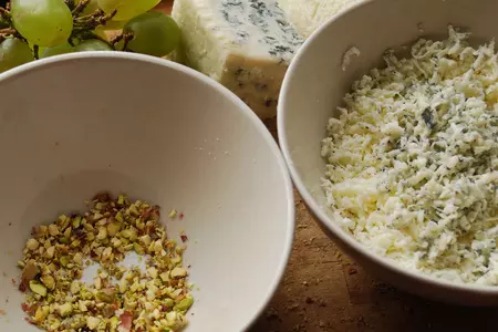 Канапе с голубым сыром: шаг 2