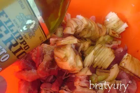 Картофель с мясом в горшке: шаг 3