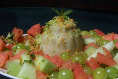 Салат фруктовый с виноградно-дыневым пудингом.: шаг 3