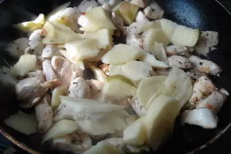 Пирог  с курицей и смородиной.: шаг 2