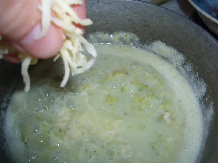 Суп с брокколи и сыром: шаг 7
