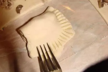 Слойки с курицей и грибами: шаг 4