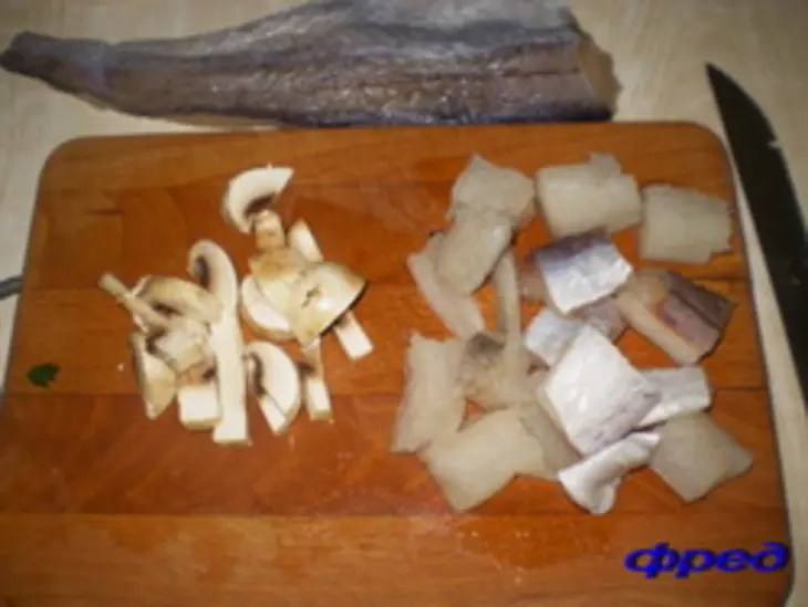 Морской окунь с грибами и креветками: шаг 2