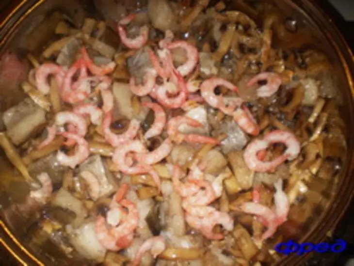 Морской окунь с грибами и креветками: шаг 6
