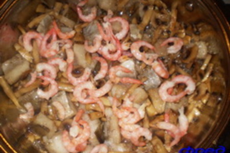 Морской окунь с грибами и креветками: шаг 6
