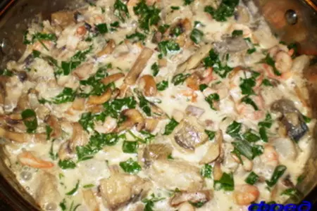Морской окунь с грибами и креветками: шаг 7