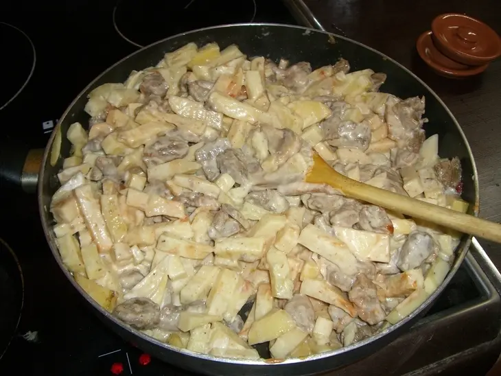 Индейка с грибами в горшочке: шаг 4