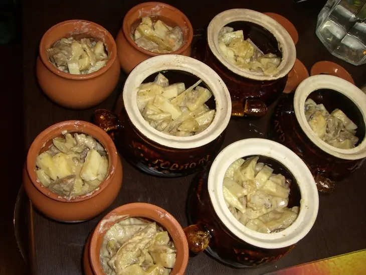 Индейка с грибами в горшочке: шаг 5