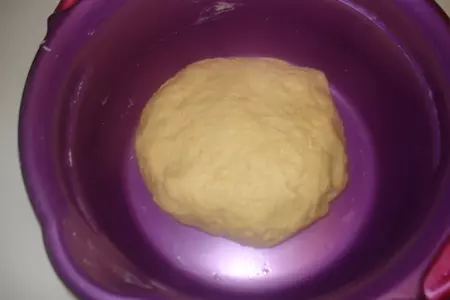 Луковые лепёшки из теста на кефире/без яиц/: шаг 2