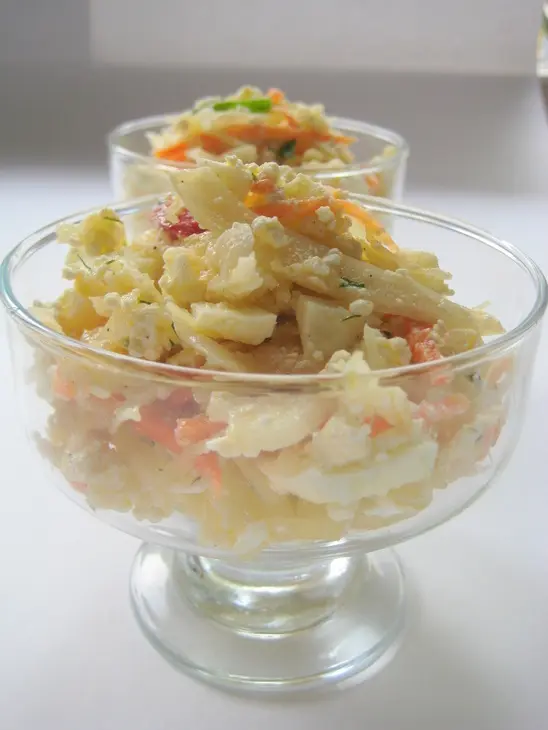 Капустный-вкустный салат с творогом и яйцом: шаг 2