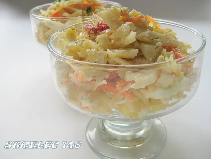 Капустный-вкустный салат с творогом и яйцом: шаг 3