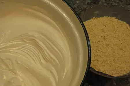 Маскарпоне - меренговый рулет: шаг 1