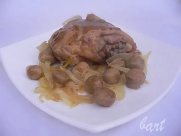 Куриные бедрышки в красном вине с маслом грецкого ореха.: шаг 4