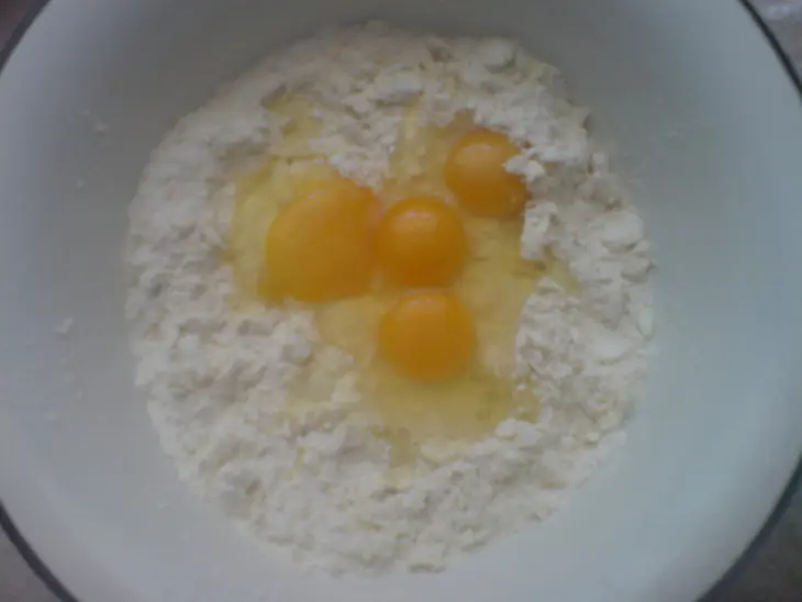 Булочки с курагой: шаг 2