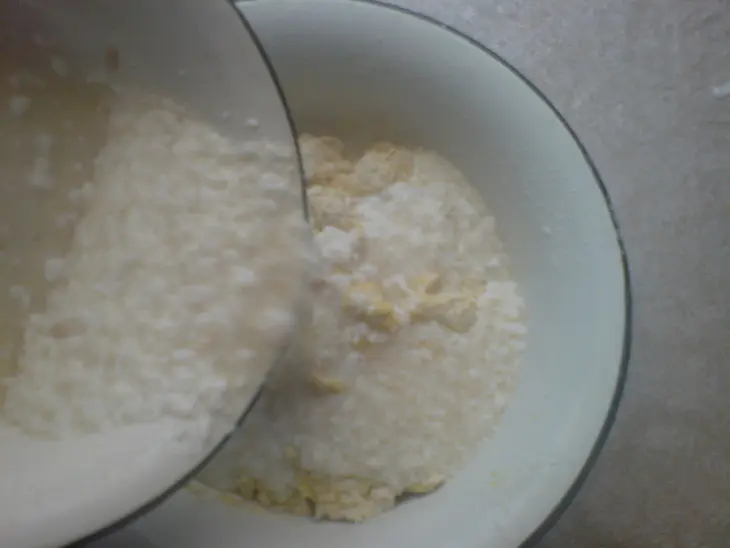Булочки с курагой: шаг 3