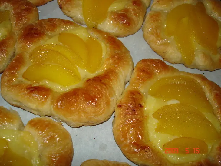 Пирожные розанчики с заварным кремом и фруктами(по мотивам датской выпечки): шаг 9