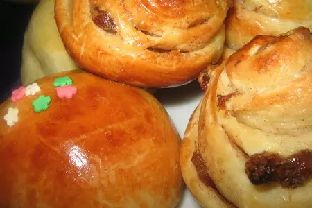 Плюшки с изюмом и корицей+ булочки с повидлом.: шаг 3
