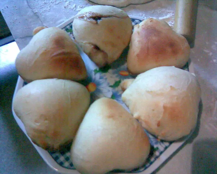 Сердечная выпечка (булочки с клубничным вареньем и пирог с творогом и апельсиновым киселем): шаг 1