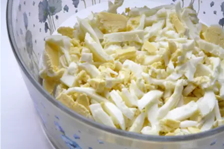Яичный салат с рукколой: шаг 1