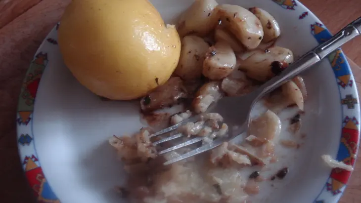 Курочка в гнёздышке - курица в чесночном креме с картофелем в лимонном соке: шаг 6
