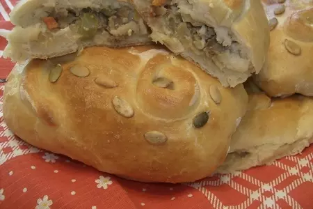 Мини-кулебяки с индейкой и тушенной капустой: шаг 7