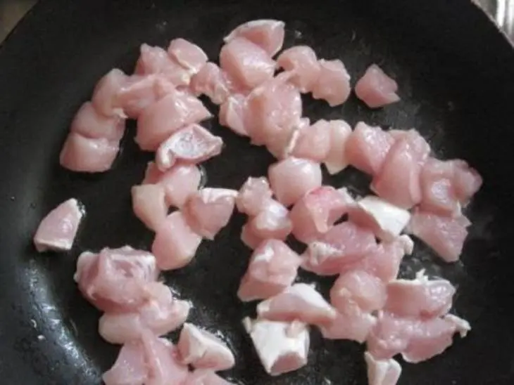 Салат цезарь с курицей: шаг 1