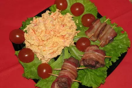 Мясные рулетики в беконе с аппетитным салатом: шаг 2