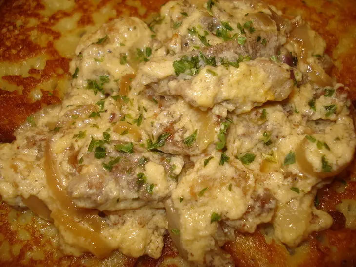 Заварные картофельные оладьи с мясным соусом"мачанка": шаг 3