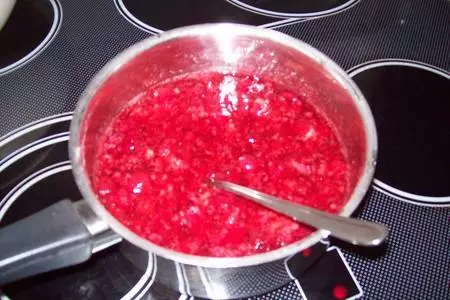Малиново-шоколадный торт.: шаг 4