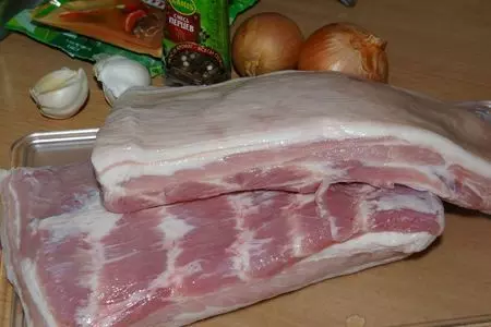 Грудинка  лукочесночная: шаг 1