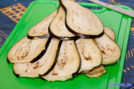 Роллы из баклажанов с курицей и спагетти: шаг 1