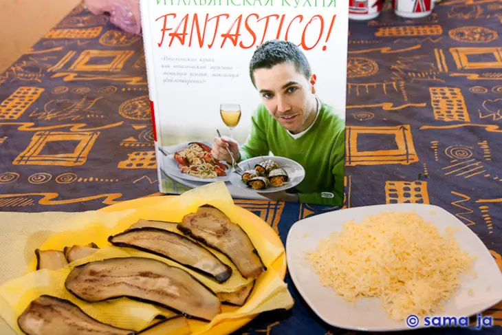 Роллы из баклажанов с курицей и спагетти: шаг 5