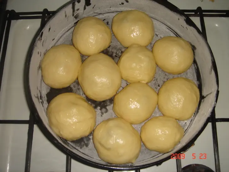 Булочки с вишней: шаг 4