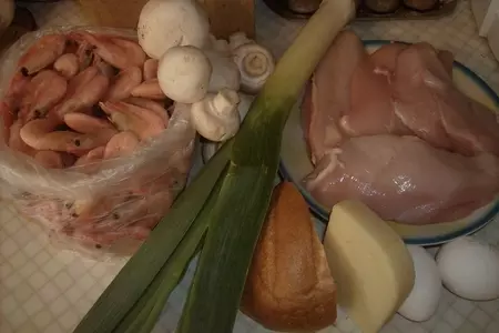 Куриный рулет, фаршированный креветками: шаг 1