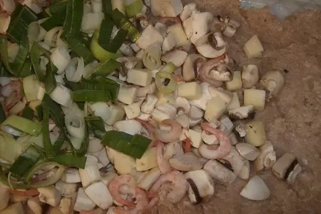 Куриный рулет, фаршированный креветками: шаг 3