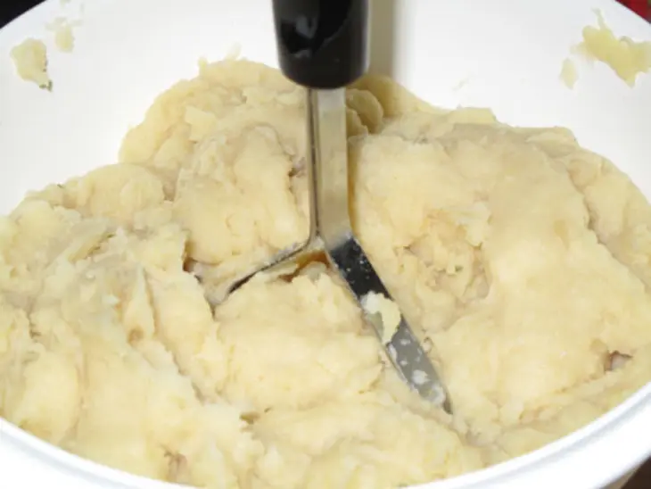 Сытный мясной пирог с картошкой и сыром: шаг 4