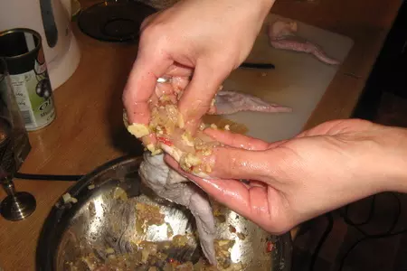 Фаршированные крылья кур: шаг 3