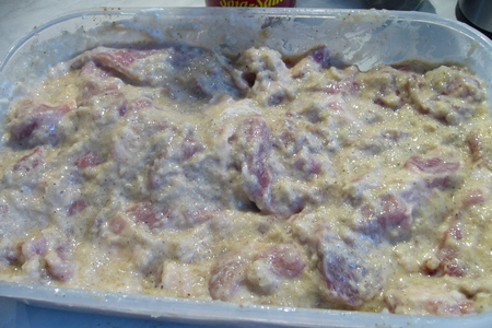 Мясные смужки (полосочки) в луково-йогуртовой оболочке с соусом „три сыра“: шаг 2