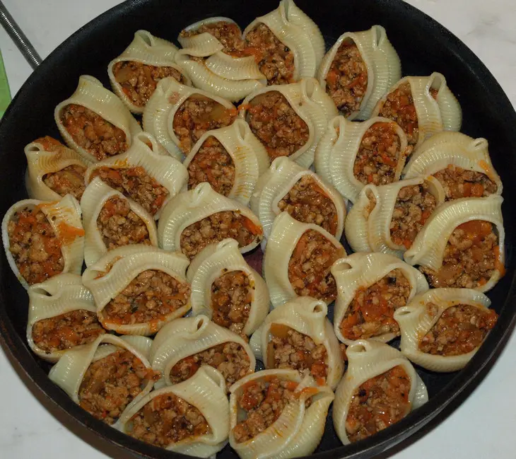 Лумакони с мясной начинкой: шаг 3
