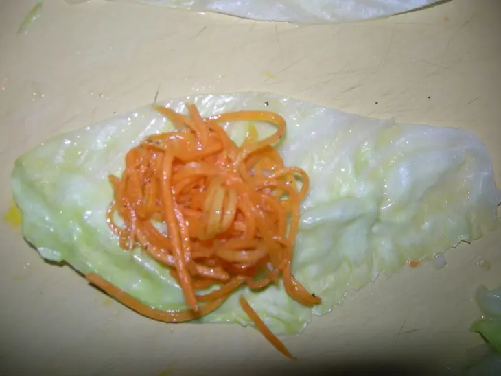 Голубцы с морковью по корейски: шаг 3