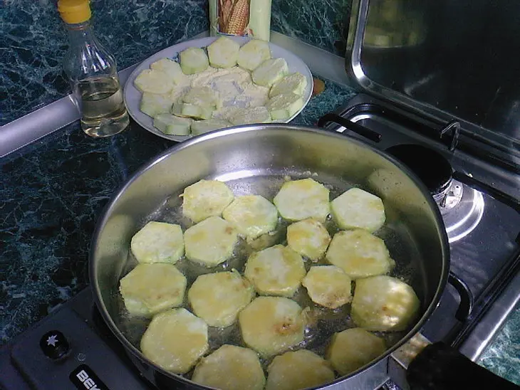 Кабачки жаренные: шаг 3