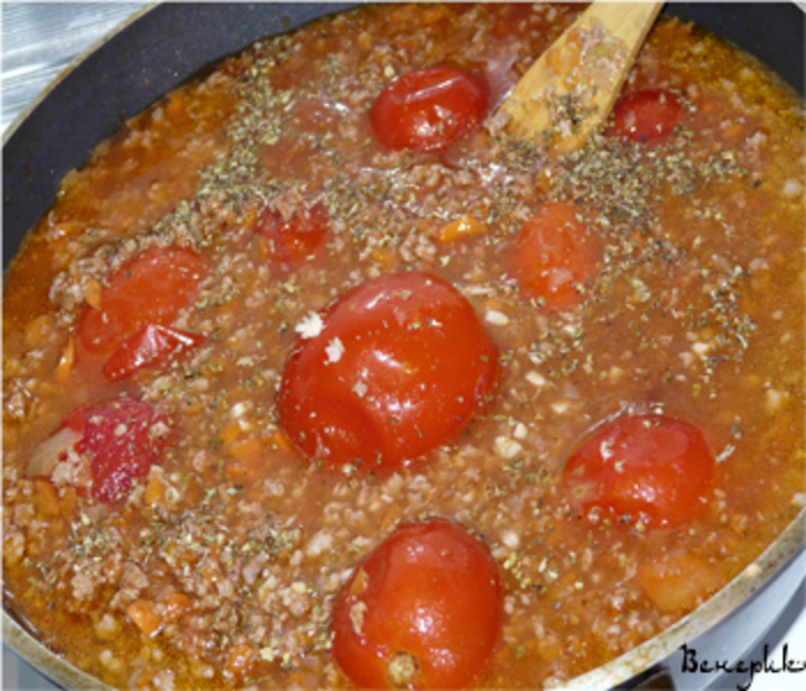 Мясные тефтели по-итальянски, со шпинатом и сыром, под соусом "болоньез".: шаг 2