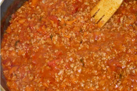 Мясные тефтели по-итальянски, со шпинатом и сыром, под соусом "болоньез".: шаг 3
